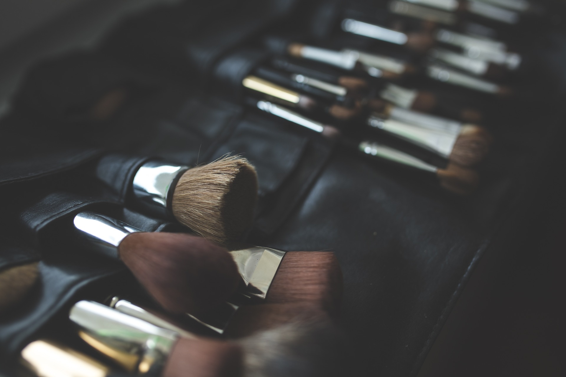 How To Clean Makeup Brushes At Home In 6 Quick Steps
