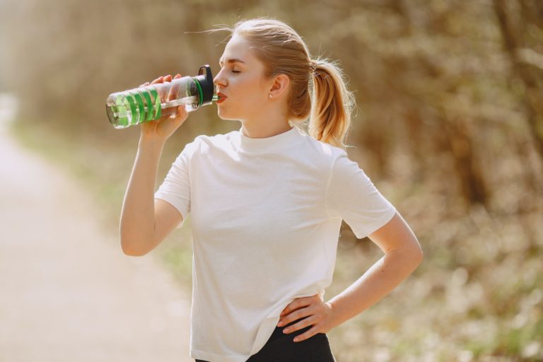 How To Tell If You Are Dehydrated: 11 Early & Warning Signs
