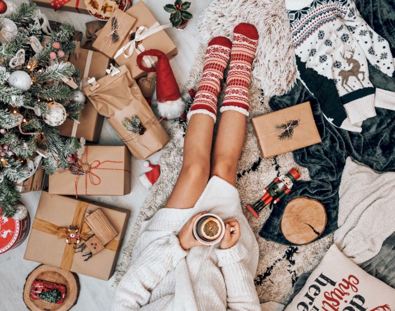 49 Top Christmas Gift Ideas For Girlfriend To Impress Her