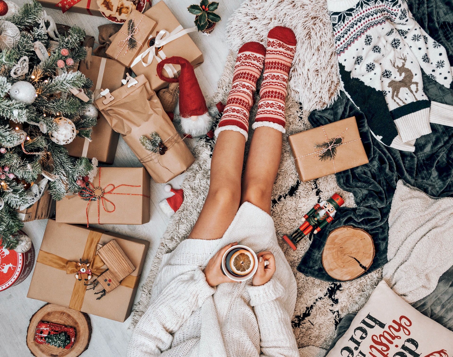 62 Best Christmas Gift Ideas For Girlfriends To Impress Her