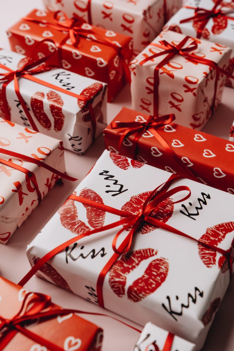 32+ Best Last Minute Valentine's Day Gifts For Her