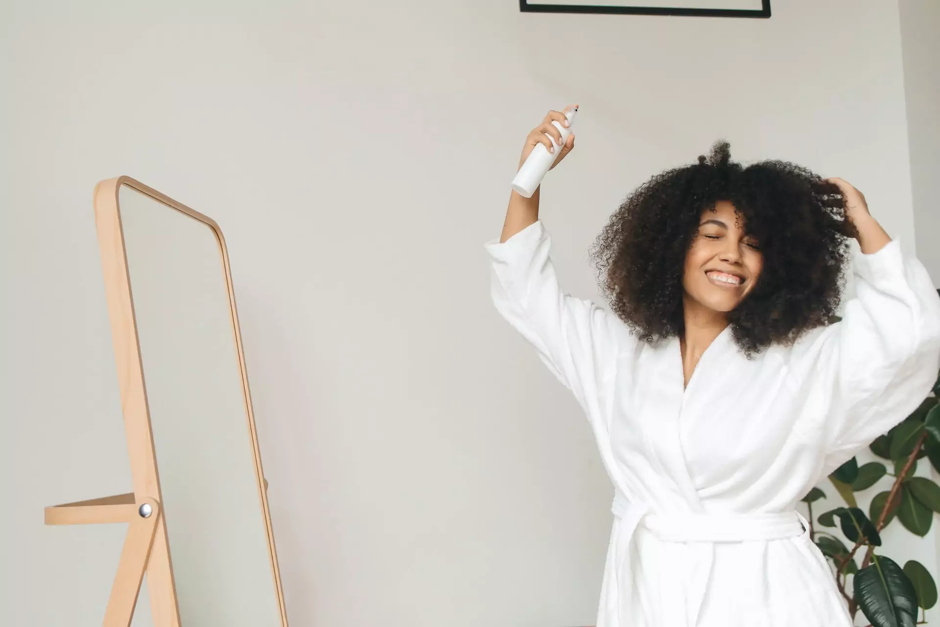 Best 6 DIY Hair Spray Recipes For Shiny Frizz-Free Hair