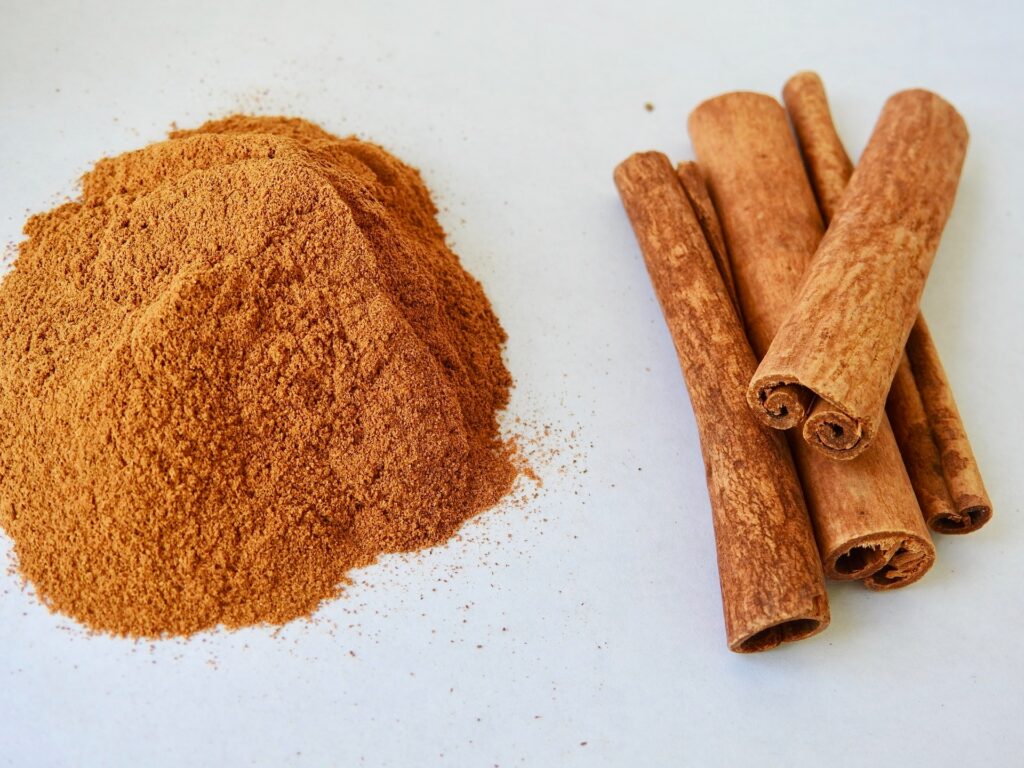 Cinnamon leaves and powder